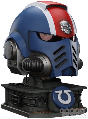 Фигурка JoyToy. Space Marine 2: Ultramarines Lieutenant Titus&#039; MKX Helmet &amp; Display Stand фото 2