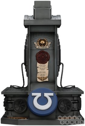 Фигурка JoyToy. Space Marine 2: Ultramarines Lieutenant Titus&#039; MKX Helmet &amp; Display Stand фото 5