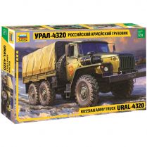 Российский армейский грузовик Урал-4320